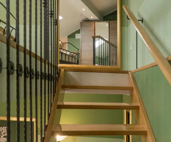 Olive Grove Of - With Gallery 希贝尼克