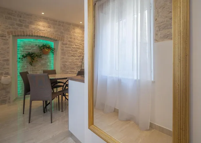 Olive Grove Of - With Gallery 希贝尼克