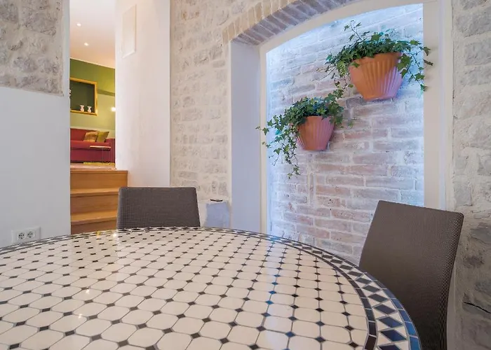 Olive Grove Of - With Gallery 公寓 希贝尼克